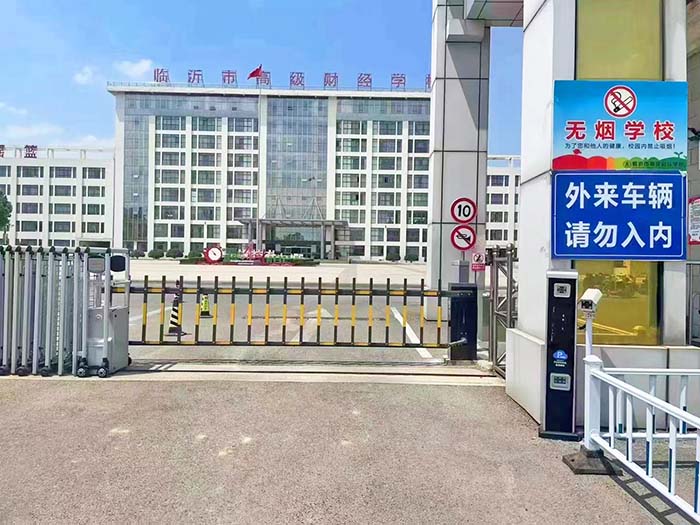 學(xué)校停車場車牌識(shí)別系統(tǒng)
