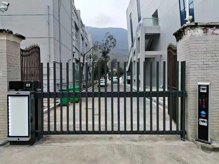 某廠區(qū)采用 “ 安快 ” 車牌識別系統(tǒng)