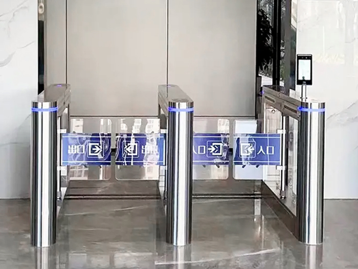 某大廈采用 “安快” 人行通道擺閘【搭配人臉識(shí)別】