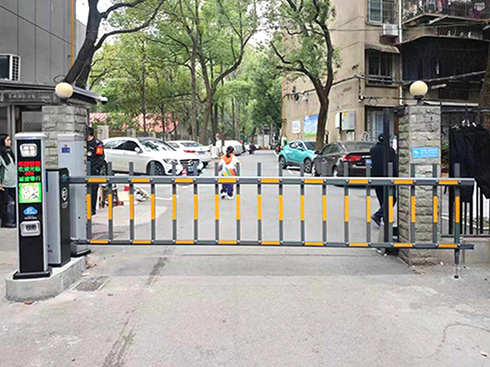 某小區(qū)采用 “安快” 同進(jìn)同出車牌識(shí)別系統(tǒng)