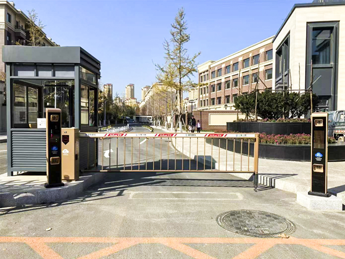 某別墅區(qū)采用“安快”一進(jìn)一出柵欄道閘案例