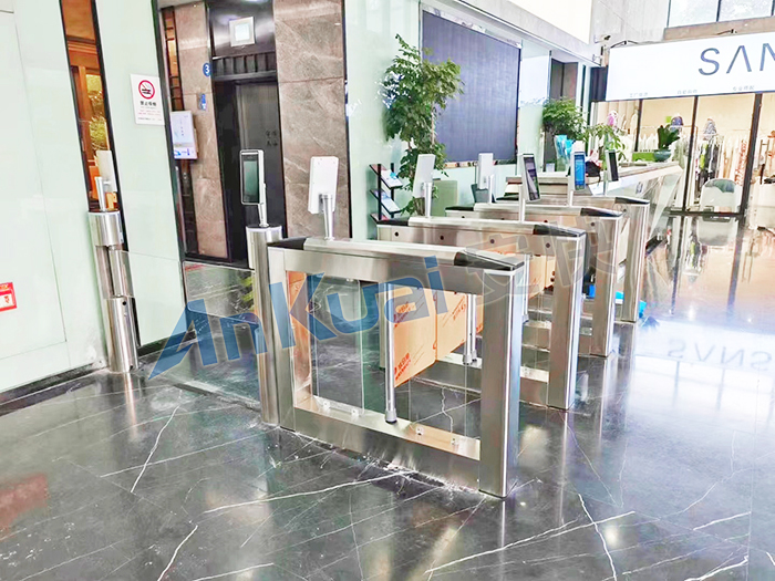 某大廈采用 “安快” 人行通道擺閘【搭配人臉識(shí)別】效果圖