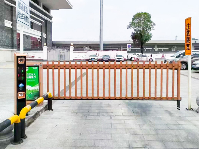 某景點(diǎn)采用 “安快” 一進(jìn)一出柵欄道閘案例圖